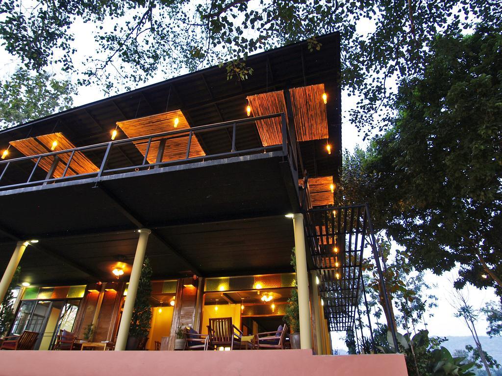 Ban Huai Maenam Noi Boutique Raft Resort, River Kwai מראה חיצוני תמונה
